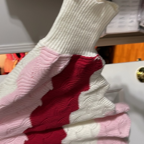 Excellent Condition Smoke Free Home beautiful pink cream and red sweater - Picture 2 of 4